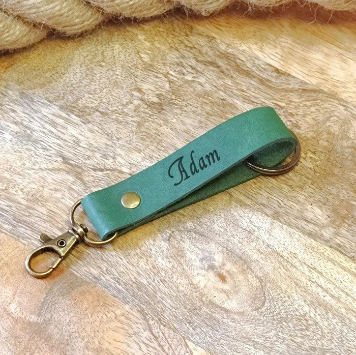 Personalized green leather keychain for women or men, handmade from high-quality leather, engraved with name, initials, etc.
