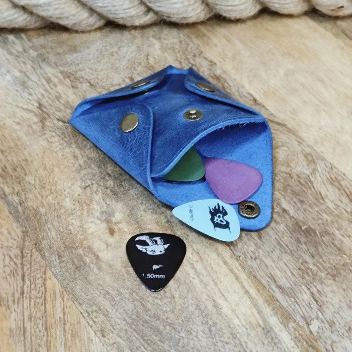 Pochette pour médiators de guitare personnalisée avec une gravure faite à la main en cuir véritable avec 10