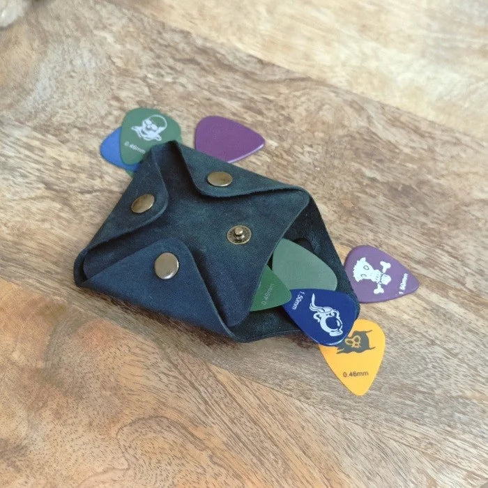 Etui pour médiators de guitare en cuir gravé à la main avec le logo du groupe, le nom, les initiales. Cadeau pour guitariste ou bassiste