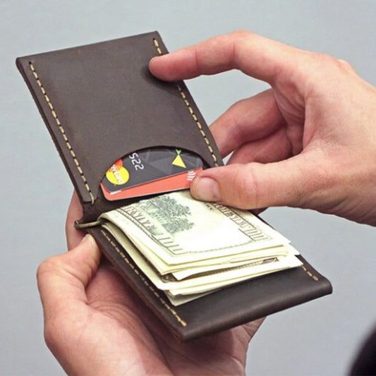 Portefeuille pour homme avec pince à billets fabriqué à la main en cuir véritable marron avec quatre poches pour cartes de crédit.