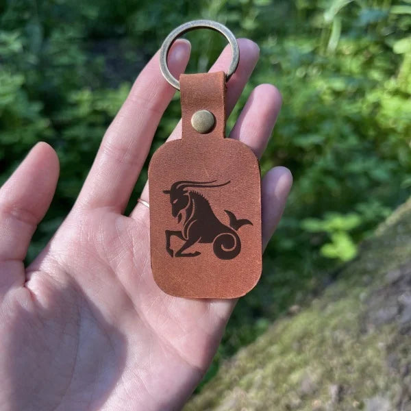 Porte-clés en cuir avec loup personnalisé à la main avec gravure du nom, des initiales, de la date, de n’importe quel texte ou image