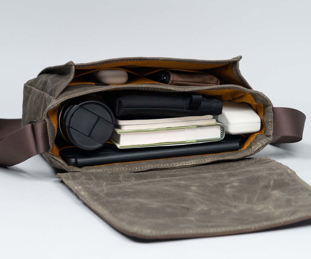 Shinjuku Messenger Bag