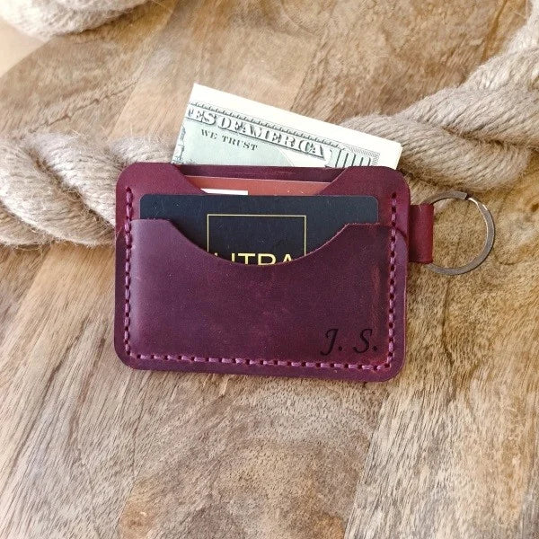 Personalized leather wallet with key ring. Slim, handmade wallet in burgundy leather with engraving of name, initials, etc.