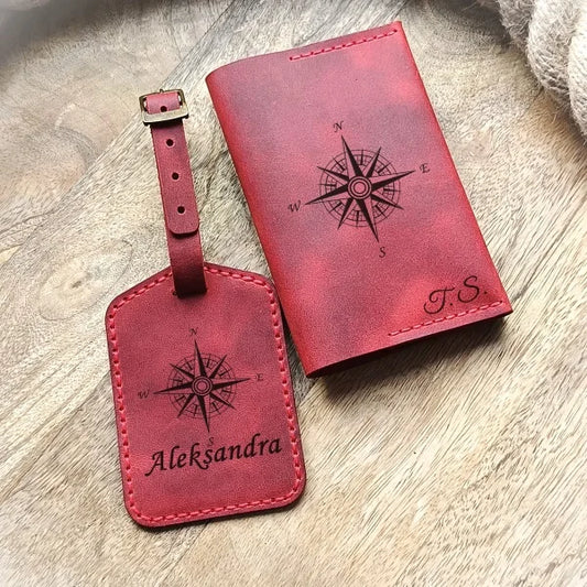 Ensemble de voyage personnalisé avec étiquette à bagages et étui pour passeport, fabriqué à la main à partir de cuir rouge de haute qualité.
