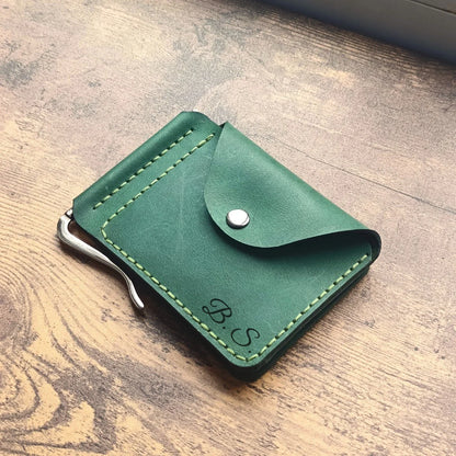 Cartera de piel verde hecha a mano con clip para billetes, bolsillo para monedas, 2 bolsillos para tarjetas de crédito y grabado personalizado
