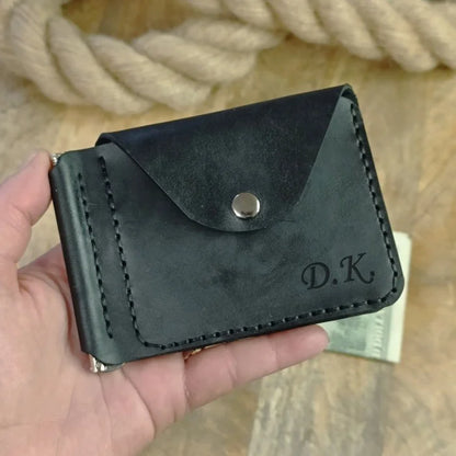 Portefeuille personnalisé avec pince à billets, poche à monnaie et deux poches pour cartes de crédit avec gravure d’initiales