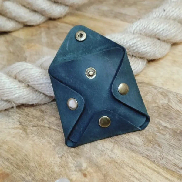 Etui pour médiators de guitare en cuir gravé à la main avec le logo du groupe, le nom, les initiales. Cadeau pour guitariste ou bassiste