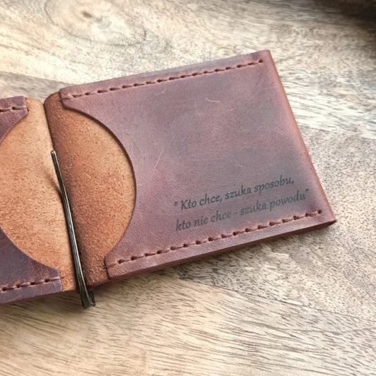 Portefeuille en cuir avec pince à billets avec quatre fentes pour cartes et image de lion et gravure personnalisée de tout texte ou image