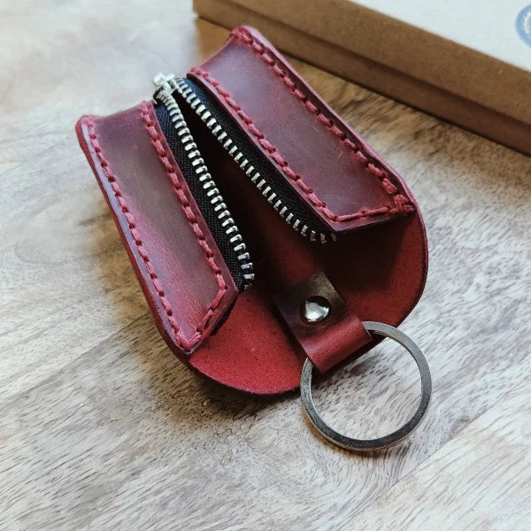 Étui à clés en cuir pour femme avec gravure du nom, des initiales, de la date etc House pour clés en cuir bordeaux personnalisée et faite à la main