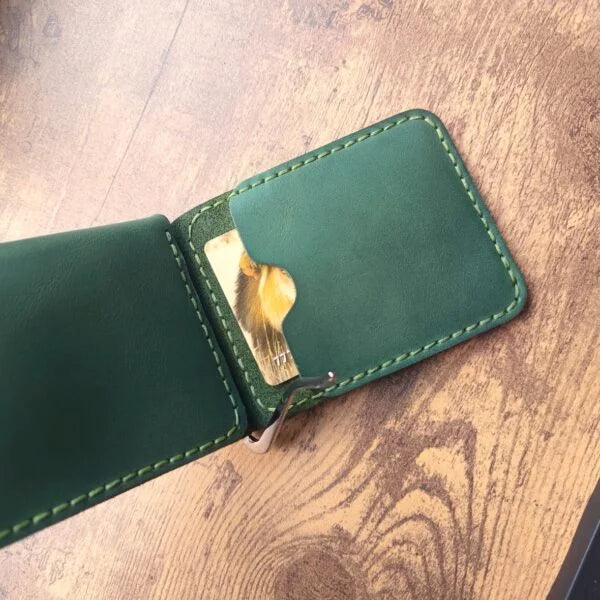 Cartera de piel verde hecha a mano con clip para billetes, bolsillo para monedas, 2 bolsillos para tarjetas de crédito y grabado personalizado