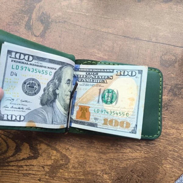Cartera de piel verde hecha a mano con clip para billetes, bolsillo para monedas, 2 bolsillos para tarjetas de crédito y grabado personalizado