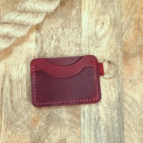 Portefeuille en cuir personnalisé avec porte-clés. Portefeuille mince fait à la main en cuir bourgogne avec gravure du nom, des initiales, etc.