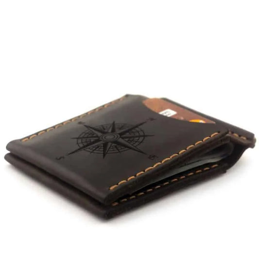 Portefeuille pour homme avec pince à billets fabriqué à la main en cuir véritable marron avec quatre poches pour cartes de crédit.