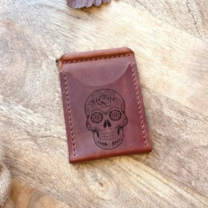 Portefeuille avec pince à billets et tête de mort, fait main en cuir, avec gravure personnalisée d’une image et d’un texte