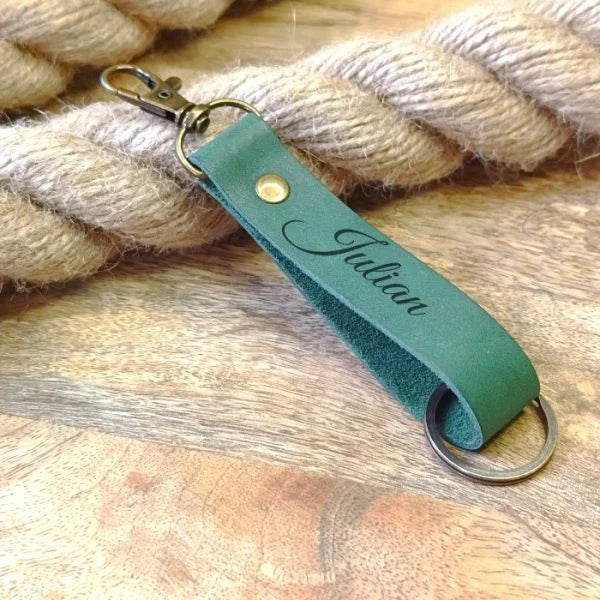Personalized green leather keychain for women or men, handmade from high-quality leather, engraved with name, initials, etc.
