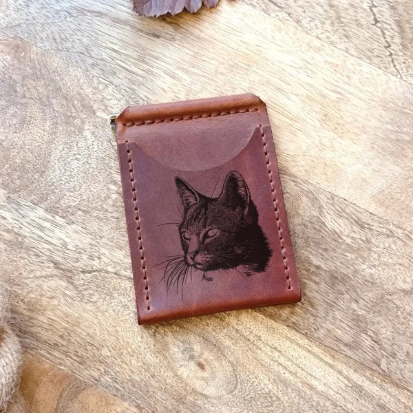 Cadeau pour un amoureux des chats Portefeuille en cuir avec pince à billets, 4 fentes pour cartes et une image de chat, avec gravure personnalisée