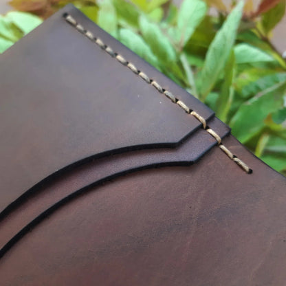 Portefeuille personnalisé en cuir pour homme avec gravure de Boussole – Rose des vents et initiales, monogramme, citation, tout texte et image